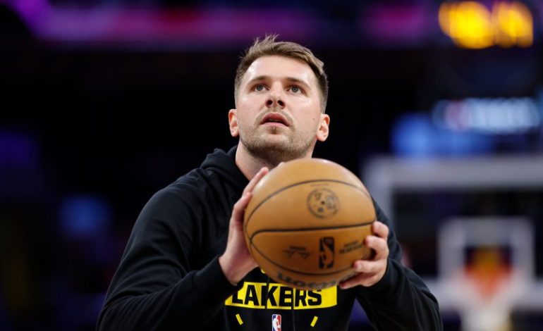  Luka Dončić debuts slimmed-down physique in Lakers’ season opener