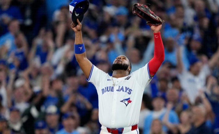  Blue Jays slam Dodgers in World Series opener with explosive inning