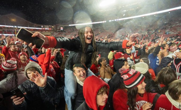  Wisconsin fans storm field after Badgers snap six-game losing skid
